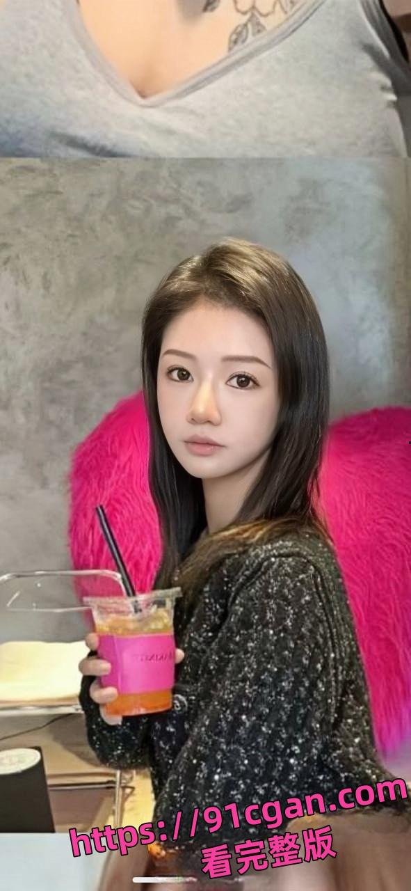 四川省成都市崇州市怡然街上林西江国际社区的母狗异地恋男朋友见面全网反差!-1