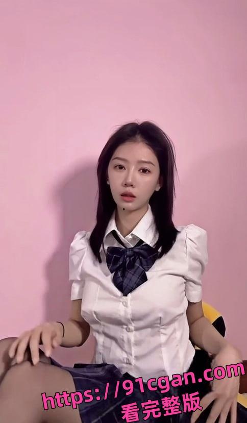 四川省成都市崇州市怡然街上林西江国际社区的母狗异地恋男朋友见面全网反差!-3