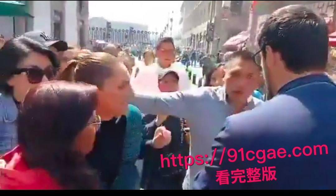 连总统都被性骚扰！墨西哥女总统克劳迪娅·谢因鲍姆街头遭色狼狂袭！咸猪手直奔脖子亲吻胸部乱摸，冷静推开后强势追究性骚扰者！-4
